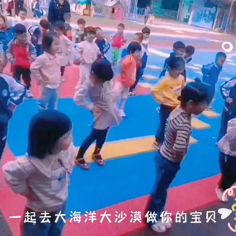 凤凰幼儿园     小三班    今日份享蓝球🏀的小时光