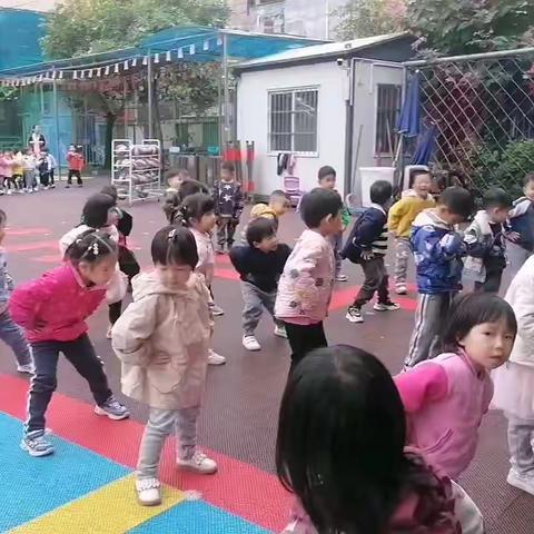 凤凰幼儿园   来自小3班宝贝们的在幼儿园里的一日生活