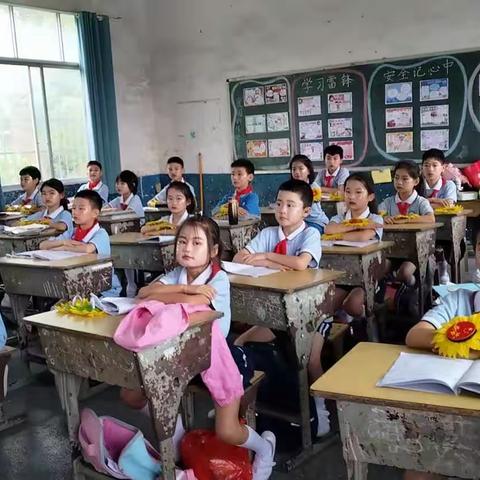 我们都在阳光下—丰龙小学三年级