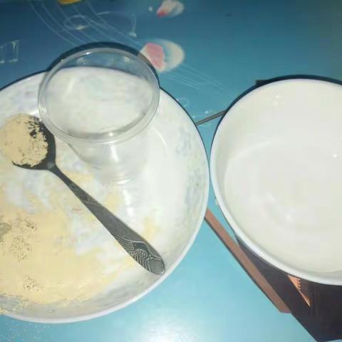 我是实验小学五5班的付治中今天我们要做的实验室白糖变酒精。