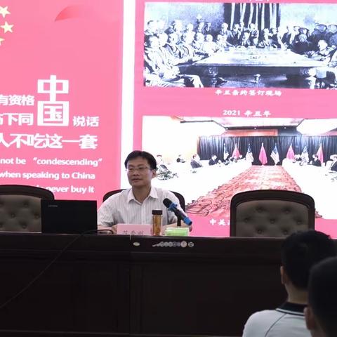 学百年党史 汲奋进力量——区委统战部部长范秀刚走进校园上思政课