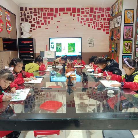 惠画堂凤凰校区2023春季儿童小1班第二课《剪刀螳螂》