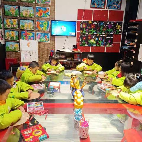 惠画凤凰校区2021年秋季（启蒙中班）第十六课《我喜欢的人》