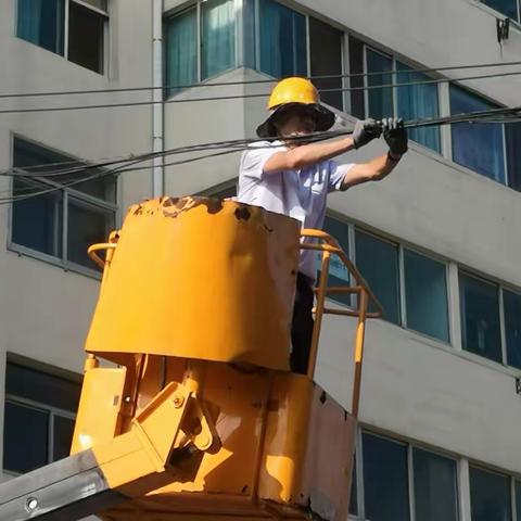 威海移动开展空中“飞线”治理，让天空“无线”美