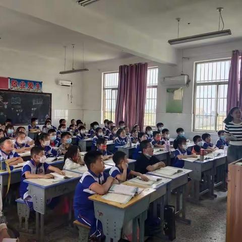 张楼学区第二轮课堂比武在赵小庙小学举行