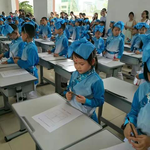 瞧！我是名合格的小学生啦！