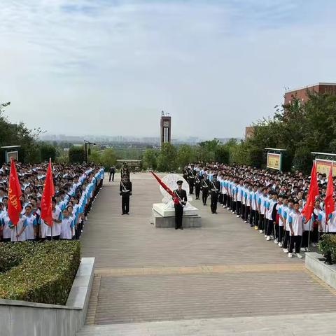 高一D部举行升旗仪式