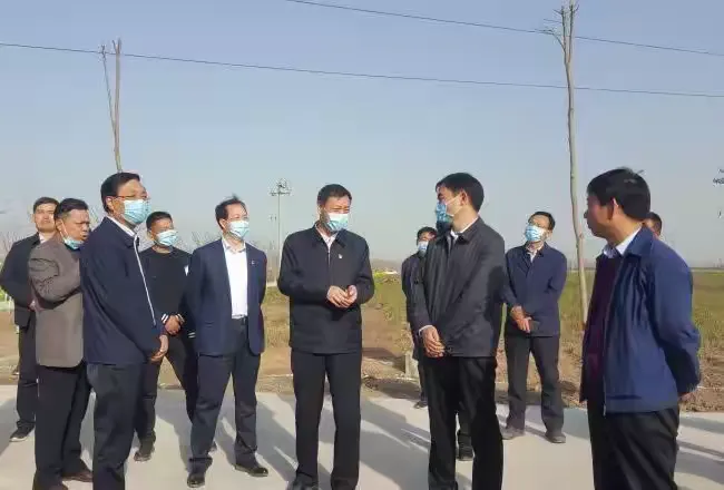 王红旗介绍宝丰县高标准农田建设进展情况