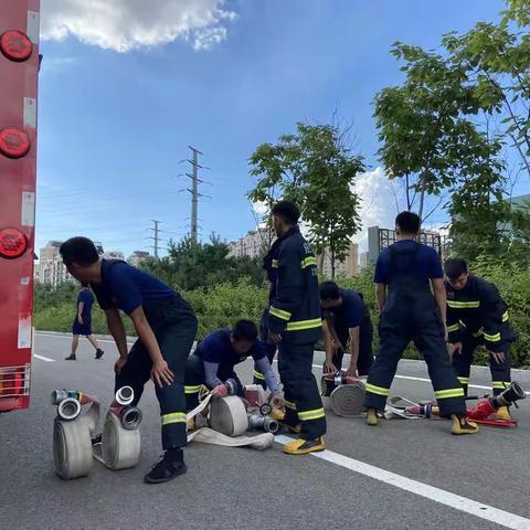 西站大街消防救援站开展枪炮协同操法训练