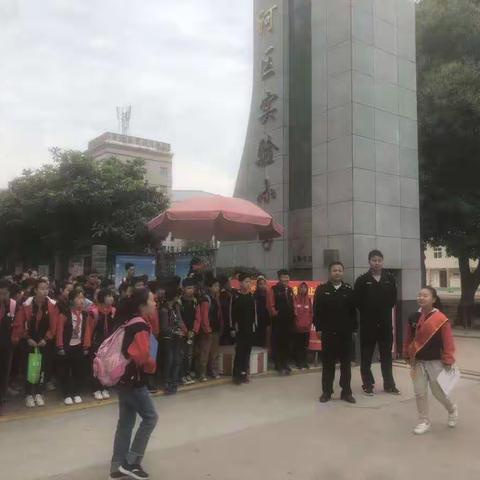 市城市管理局联合市教育体育局 开展中小学校高峰时段专项治堵行动