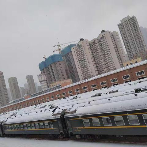 大连运用车间以雪为令积极迎战风雪保生产