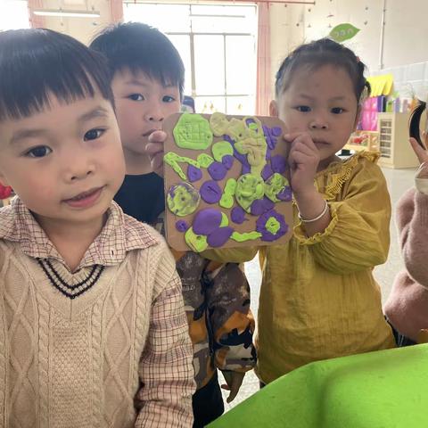 板榄镇中心幼儿园，中二班第四周快乐生活！