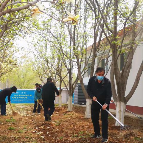 最美人间四月天    爱卫同行护家园——穆家峪中学党支部组织开展“防疫有我，爱卫同行”爱国卫生月主题活动