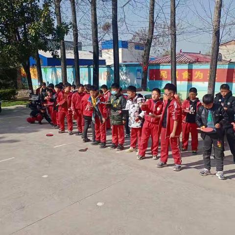 弘扬体育精神  展现乒乓风采——果园小学乒乓球社团