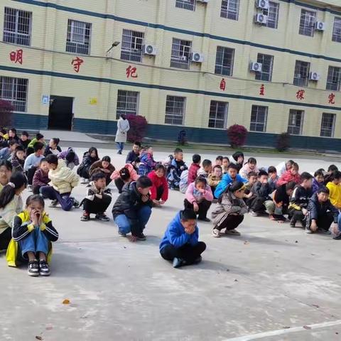 张谷英镇芭蕉小学消防安全应急演练