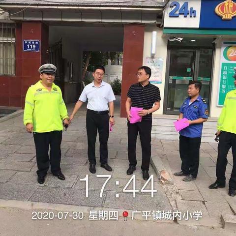 综合行政执法局开展市容环境                                 集中整治雷霆行动