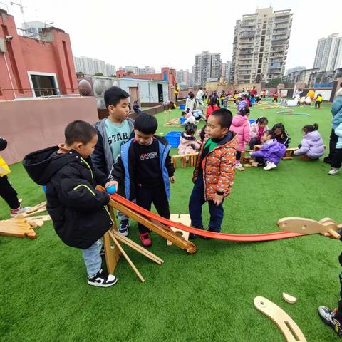 大三班2月建构自主游戏——我们的城市和轨道