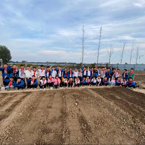 “我劳动，我快乐”———博雅实验学校二年级一班【一亩良田】除草篇