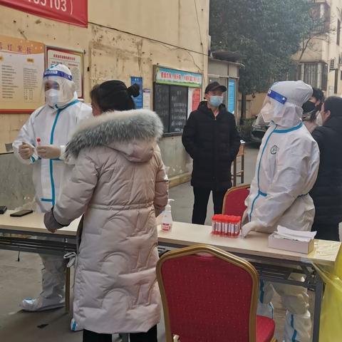 致敬核酸检测一线的白色战士