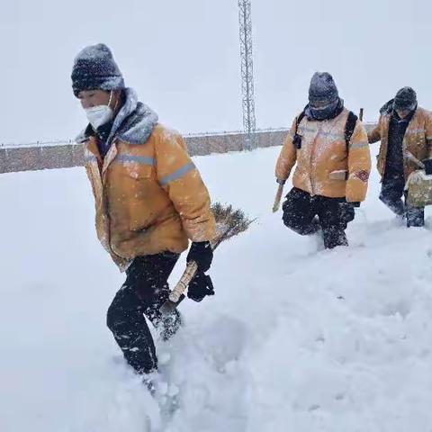 “浴”雪奋战的战士