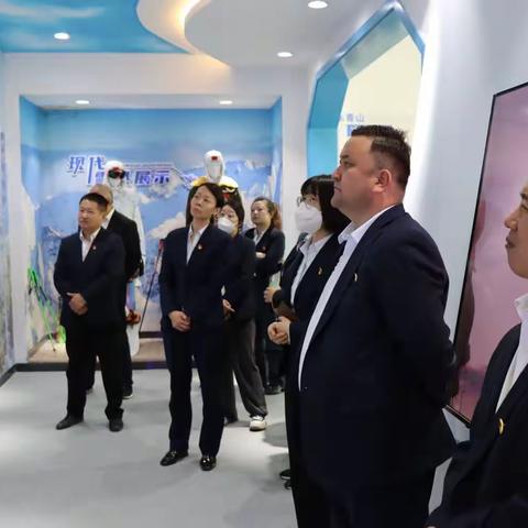 阿勒泰分行组织开展“感受冰雪文化魅力 凝心聚力共谋发展”主题党日活动