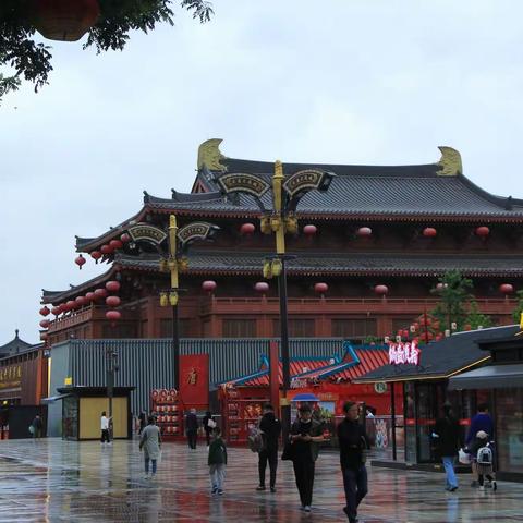 雨中的大唐不夜城