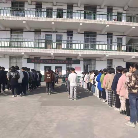 爱心善行托举农村教育      涓涓暖流化作“衣”往情深——潭市中学爱心校服捐赠仪式