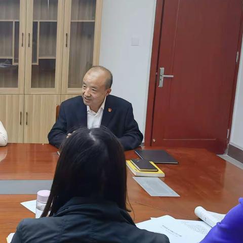 立足教研，聚焦成长--牡丹区实验中学八年级教研组长对话课