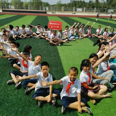 与书香为伴，与智慧同行                            ——五（2） 班阅读活动