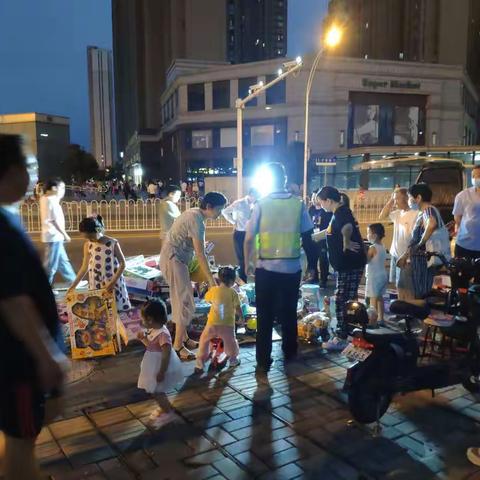 炎炎夏日 武汉东站地区综合管理执法“火热”开展 美化大环境