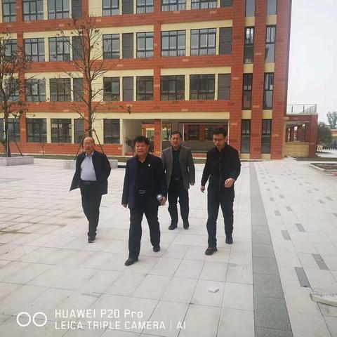 高新区管委会主任杨新亚督导完全学校建设工作