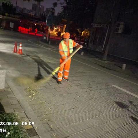 持续加强环境卫生整治力度  营造干净整洁的市容环境