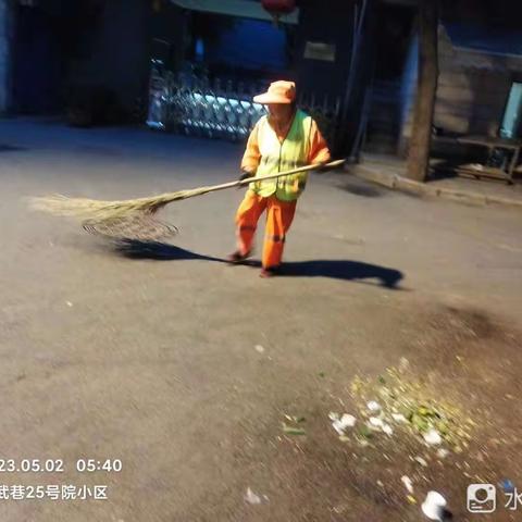加强节日巡回保洁力度  保障节日市容环境干净整洁