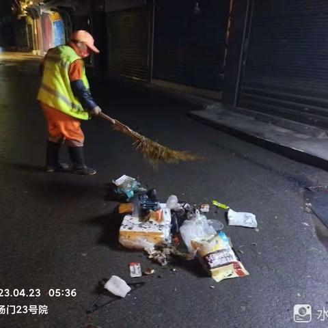 加强雨天清扫保洁工作  抑制雨后扬尘污染