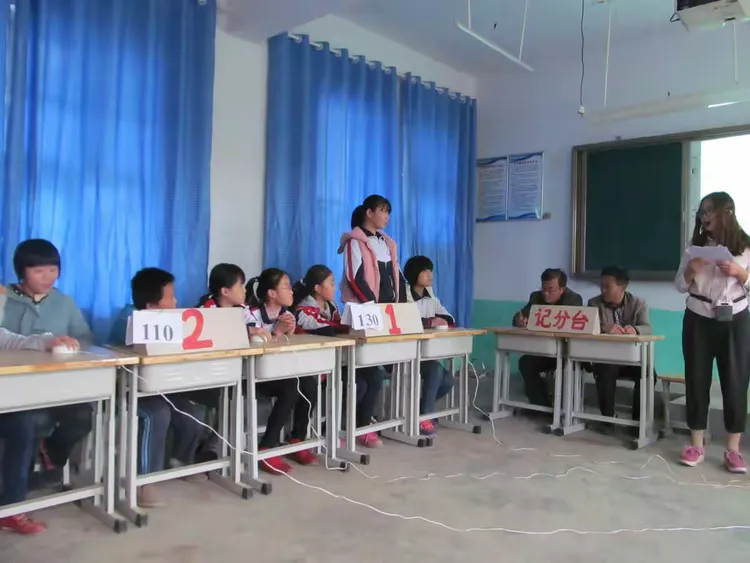 麒麟镇一中举办《守则》和规范》知识竞赛