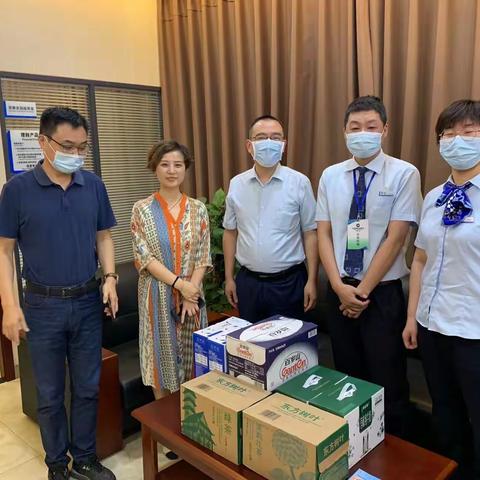 扬州行工会张立主席、王声晖副主席再次慰问一线网点员工，送上清凉