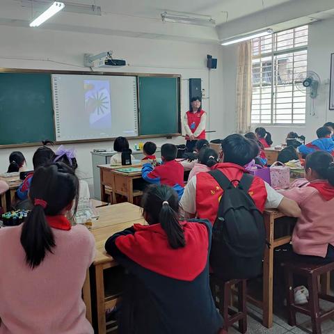 土木工程与建筑学院志愿者走进武夷中心小学“弘扬雷锋精神，共创七彩课堂。”