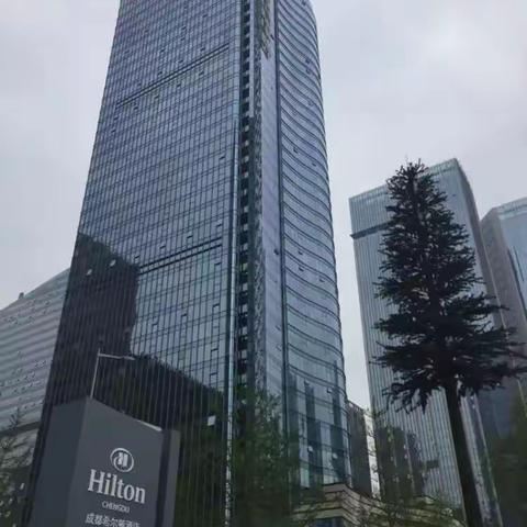 人生的缺失，是一种孤独。但很多时候，缺失的对立面——饱和，也是另一个层次的孤独。