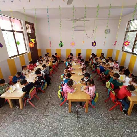 天才幼儿园朵四班手工课老鹰