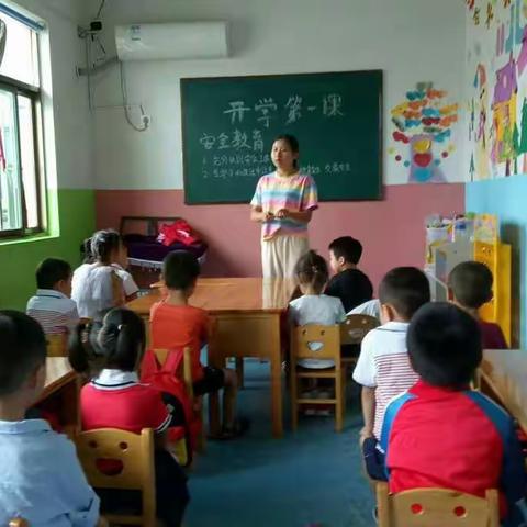 九月份忆童幼儿园大班在园里的生活