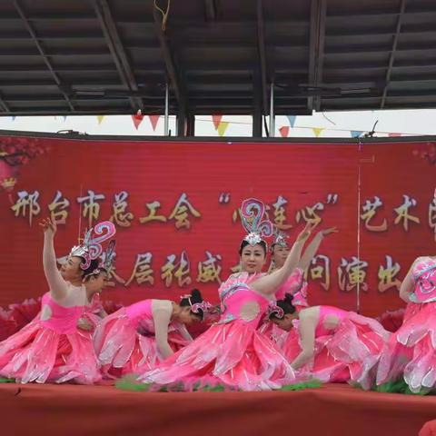 小吕寨镇张威村迎春纳福好热闹！