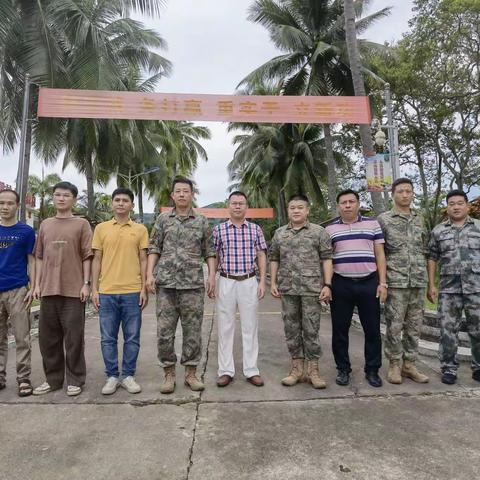 港门村社区组织慰问吉阳区人武部驻训民兵