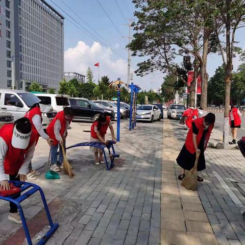 市妇联开展志愿服务活动