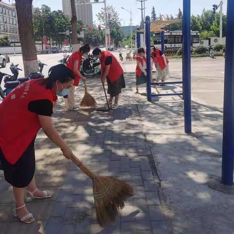 炎热夏日送清洁    热火朝天来洁城
