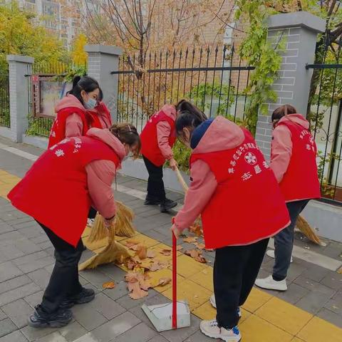 一抹“志愿红” 扮靓文明城 市妇联持续开展志愿者服务活动