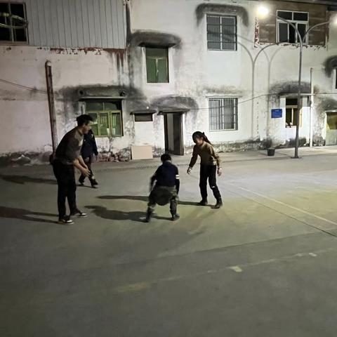 打篮球
