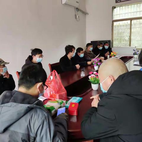 开展流动党员座谈会，让流动党员不掉队
