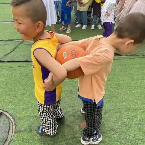 “回顾往昔    励励前行”中三班学期末精彩回顾