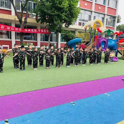 寿光市爱心幼儿园小一班娃娃兵课