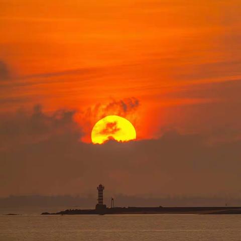 阳光、沙滩和海浪